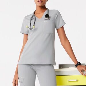 Figs scrub set. Small top, small petite HW joggers